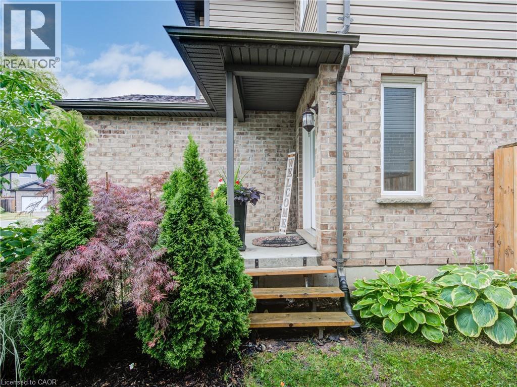 Photo 4 of 42 for 66 Yvonne Crescent