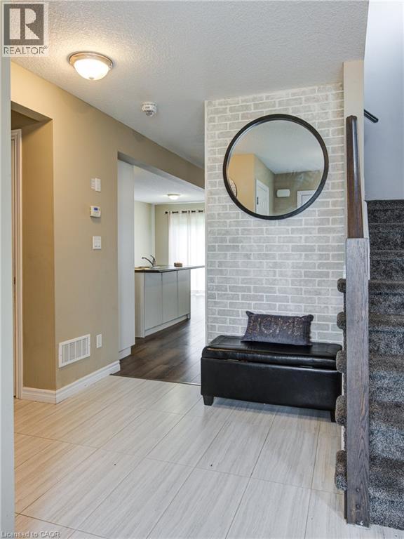 Photo 5 of 42 for 66 Yvonne Crescent