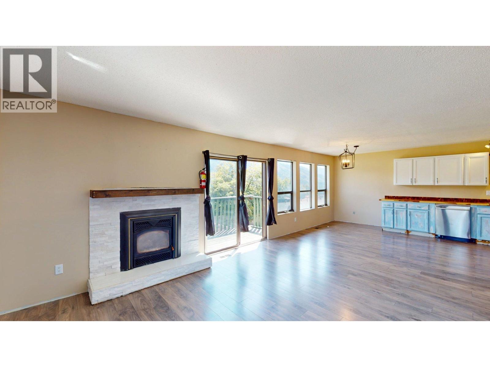 100 Cariboo Drive, Elkford, British Columbia  V0B 1H0 - Photo 11 - 10359875