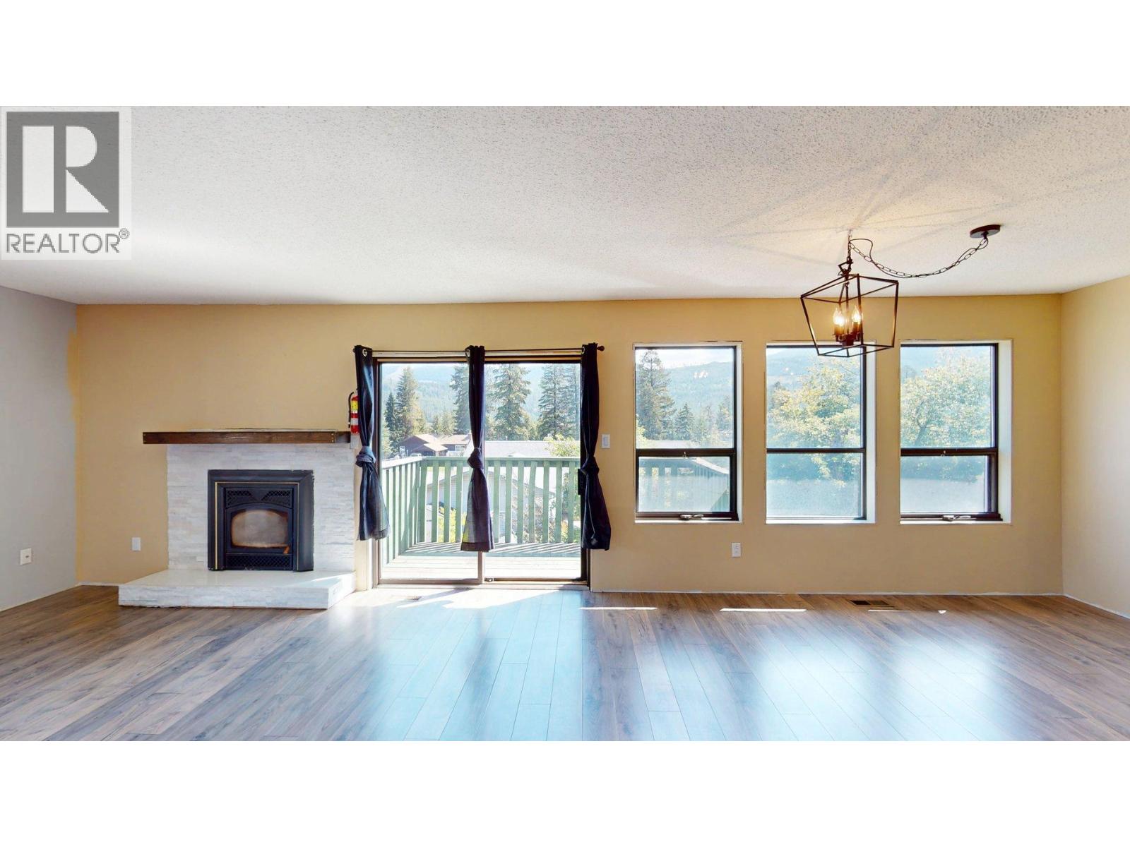 100 Cariboo Drive, Elkford, British Columbia  V0B 1H0 - Photo 12 - 10359875