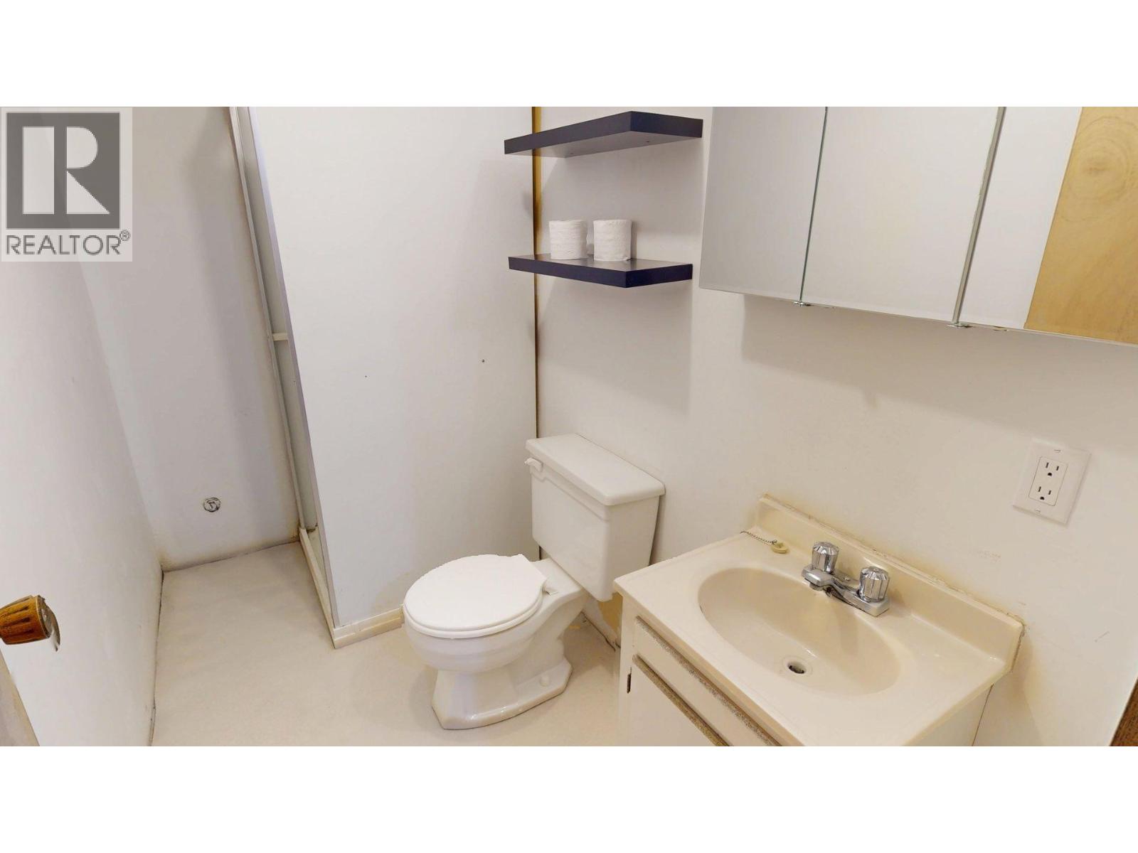100 Cariboo Drive, Elkford, British Columbia  V0B 1H0 - Photo 27 - 10359875