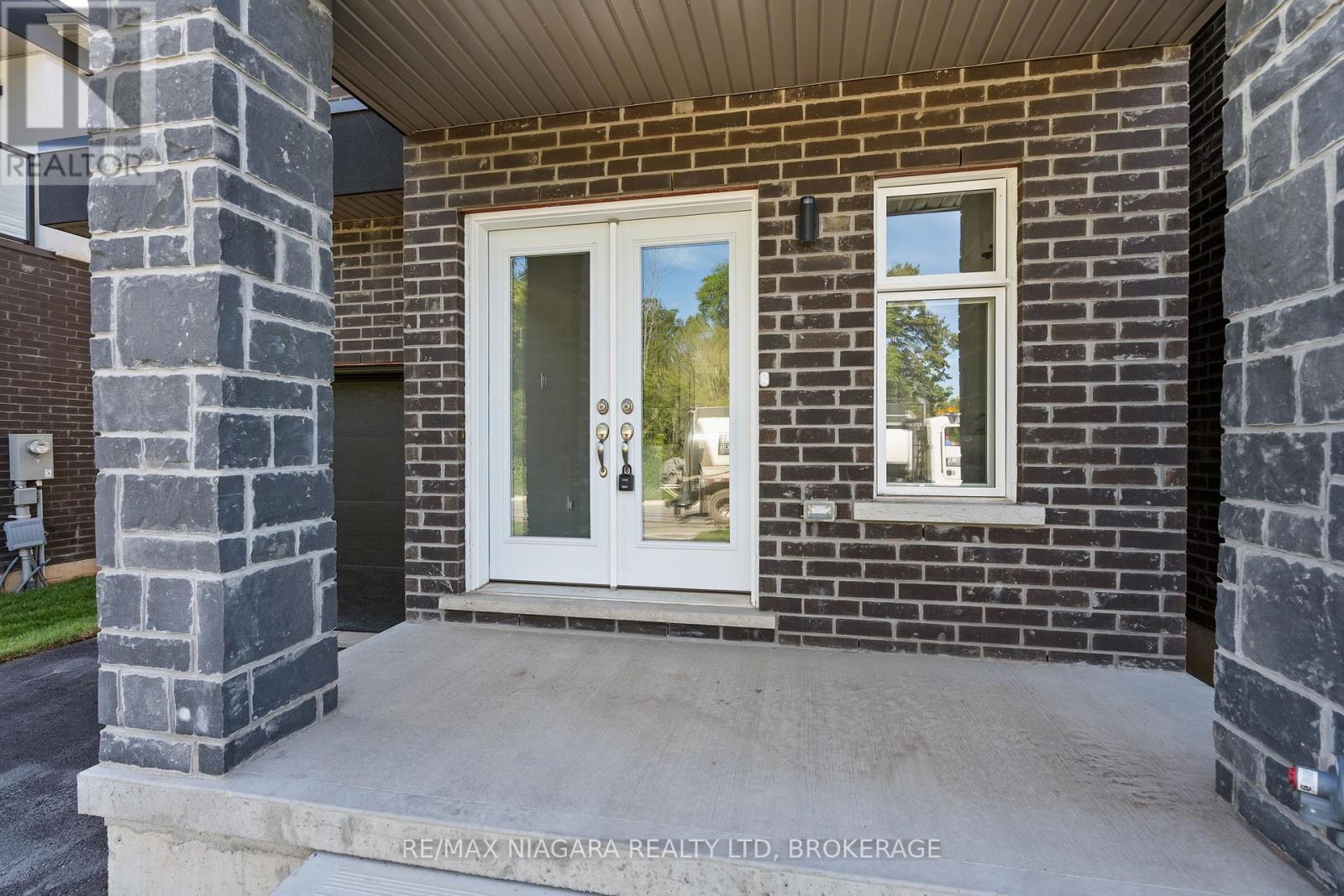 219 Wells Avenue, Fort Erie, Ontario  L0S 1N0 - Photo 4 - X12352567