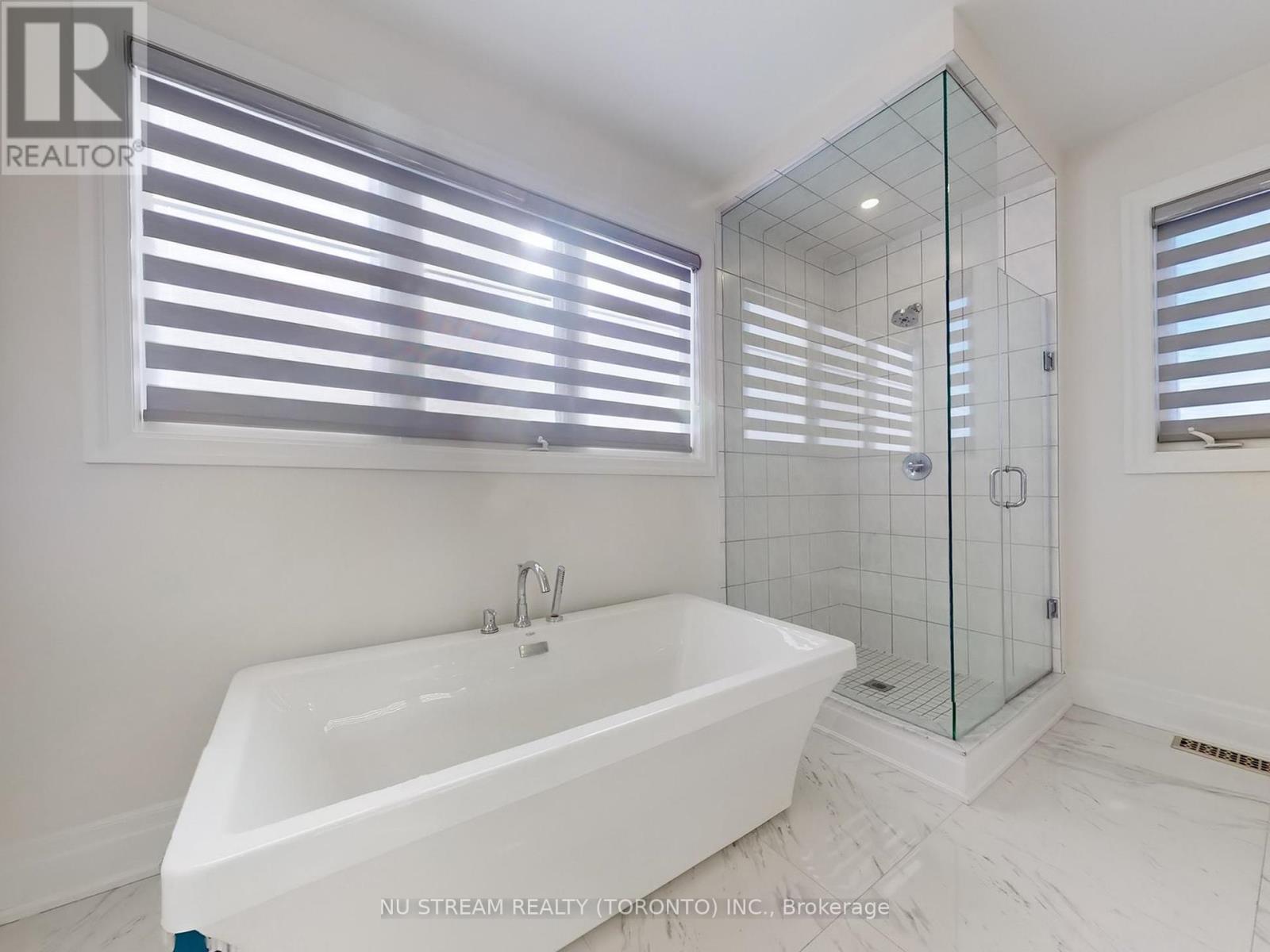 2 Pietrowski Drive, Georgina, Ontario  L4P 0J7 - Photo 25 - N12352610