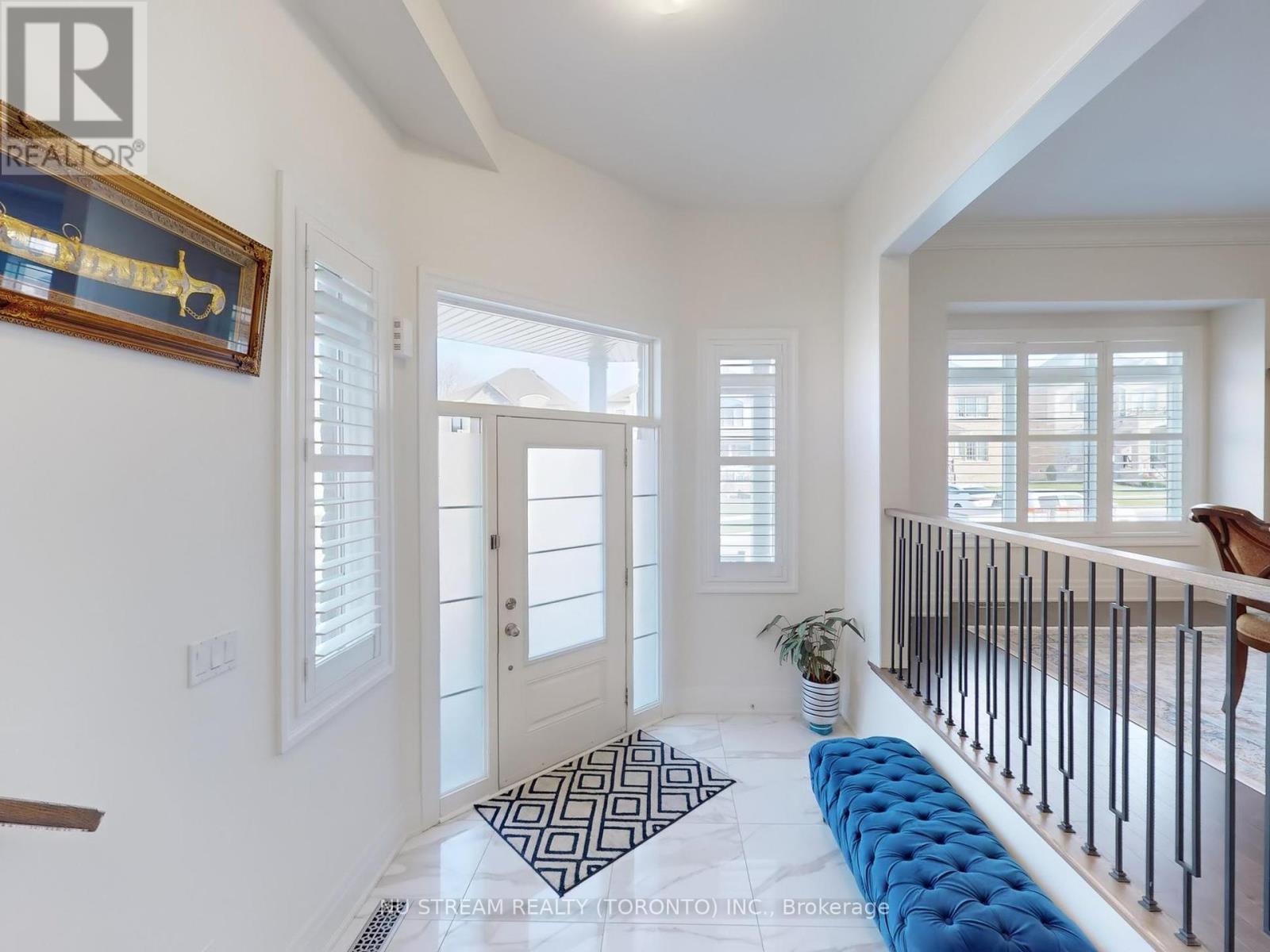 2 Pietrowski Drive, Georgina, Ontario  L4P 0J7 - Photo 6 - N12352610