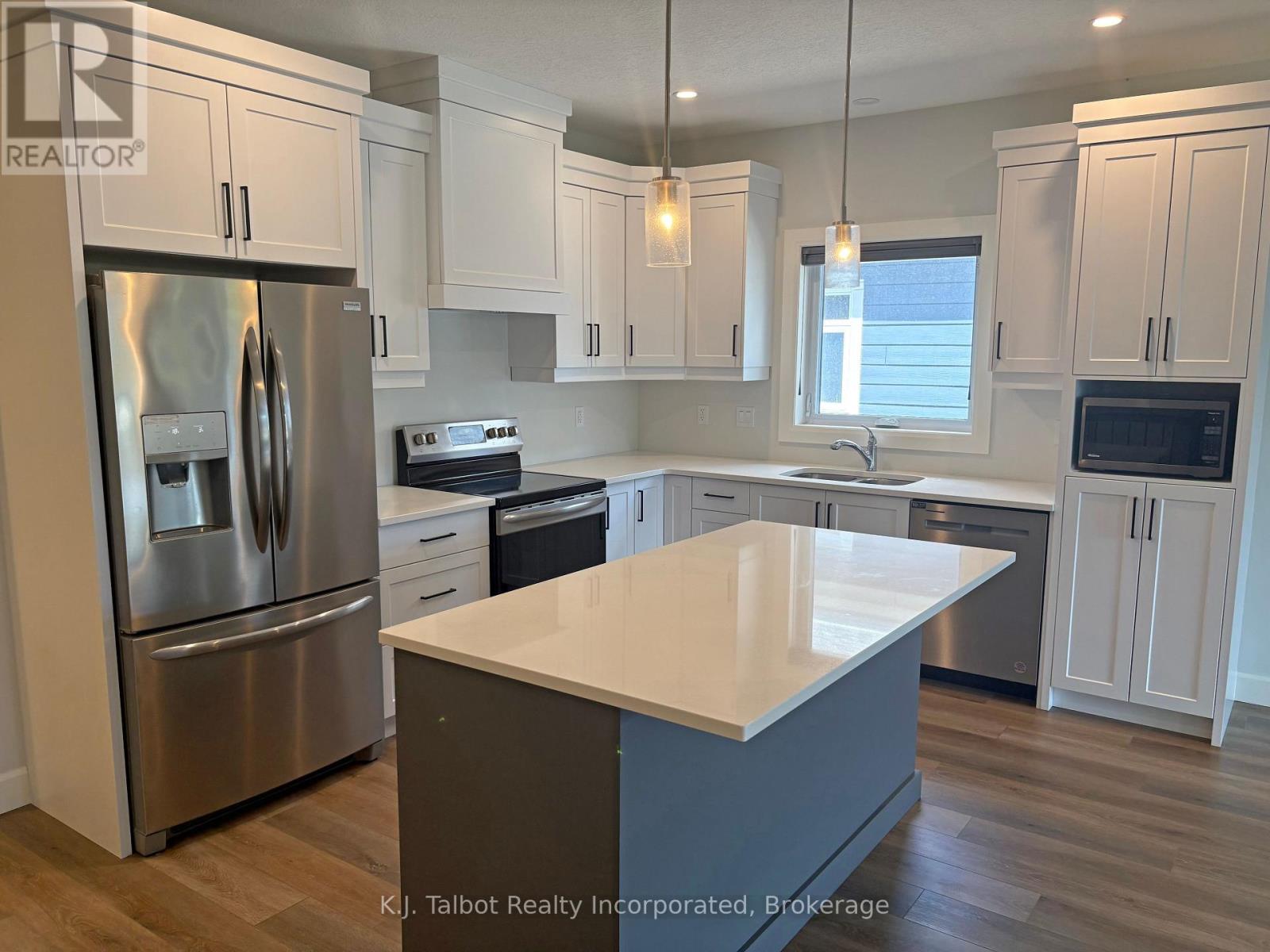 339 South Street S, Goderich, Ontario N7A 3M7 - Photo 12 - X12352633