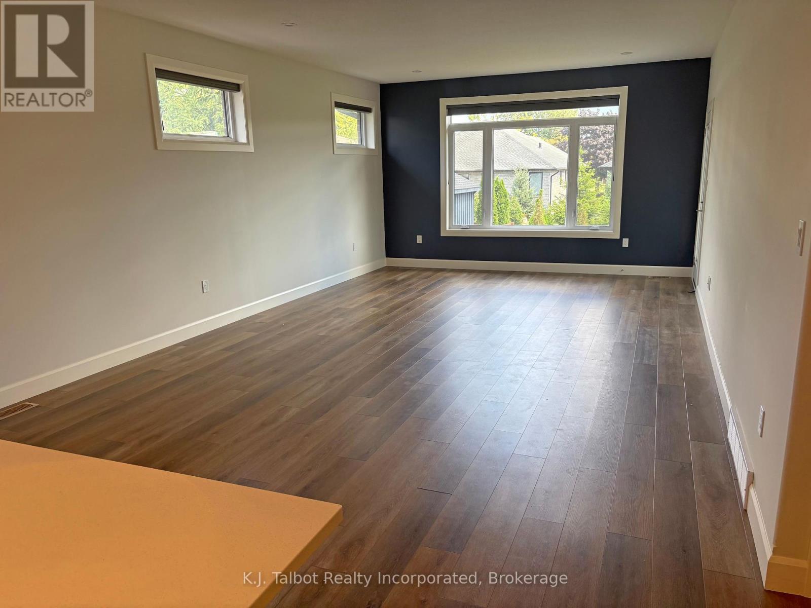 339 South Street S, Goderich, Ontario N7A 3M7 - Photo 13 - X12352633