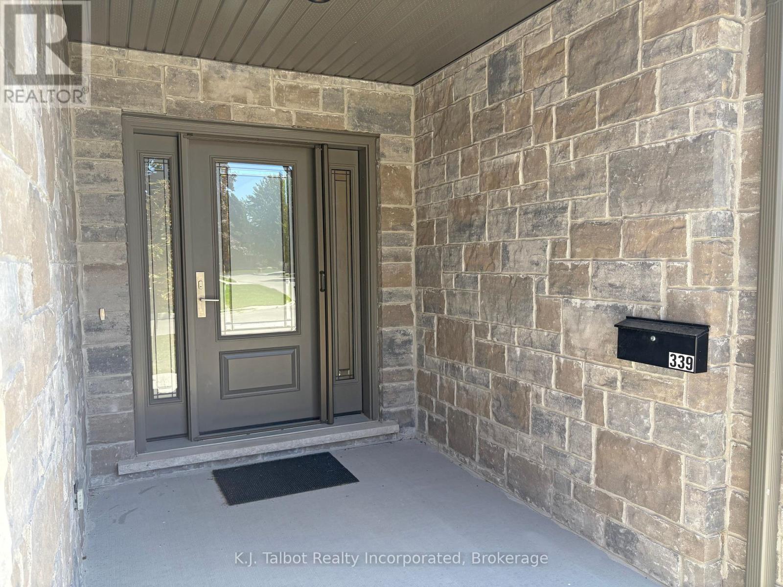 339 South Street S, Goderich, Ontario N7A 3M7 - Photo 2 - X12352633