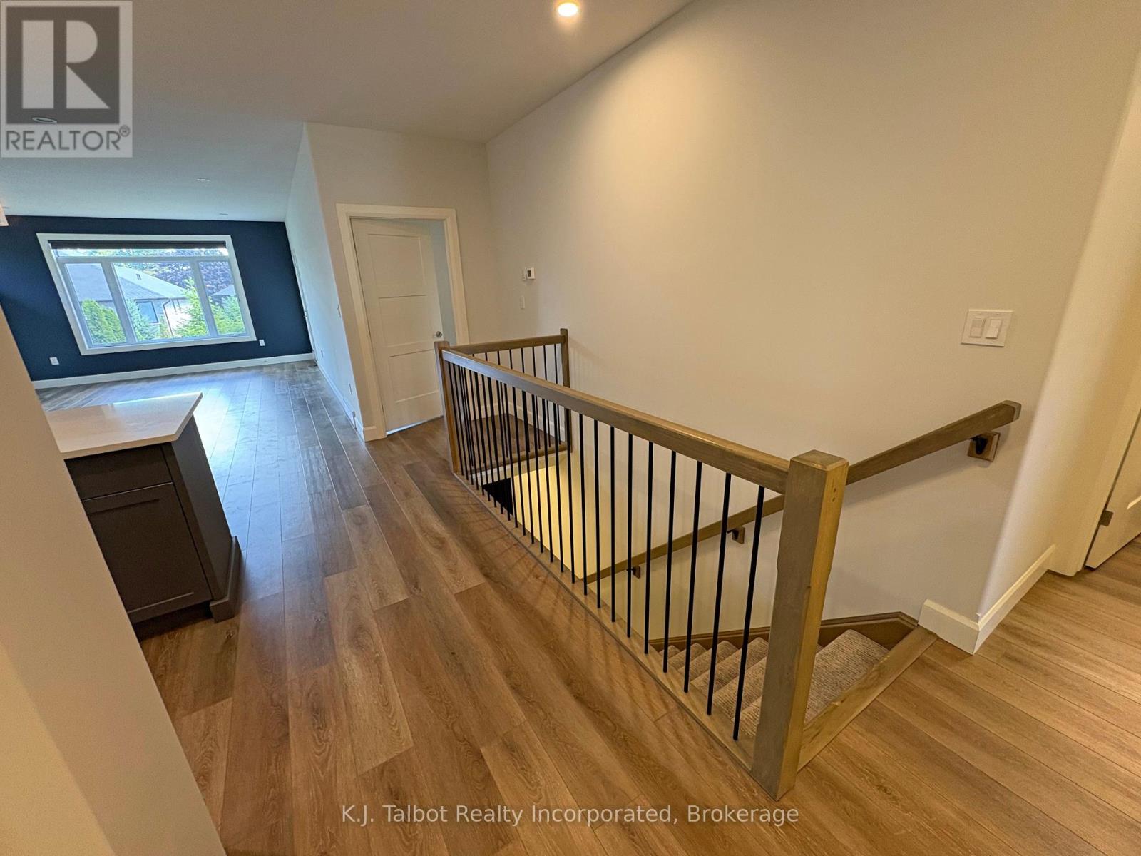 339 South Street S, Goderich, Ontario N7A 3M7 - Photo 5 - X12352633