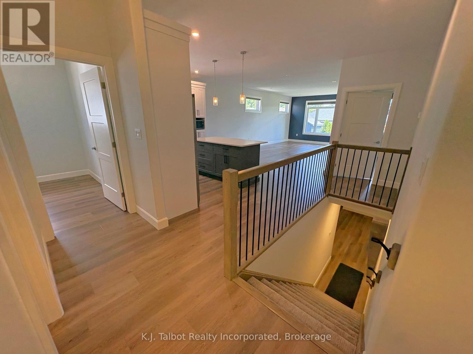 339 South Street S, Goderich, Ontario N7A 3M7 - Photo 6 - X12352633