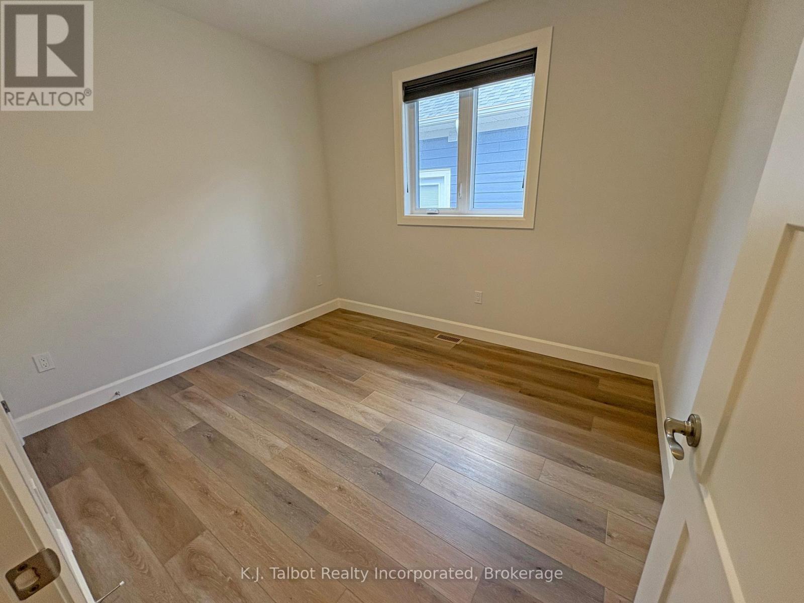 339 South Street S, Goderich, Ontario N7A 3M7 - Photo 9 - X12352633