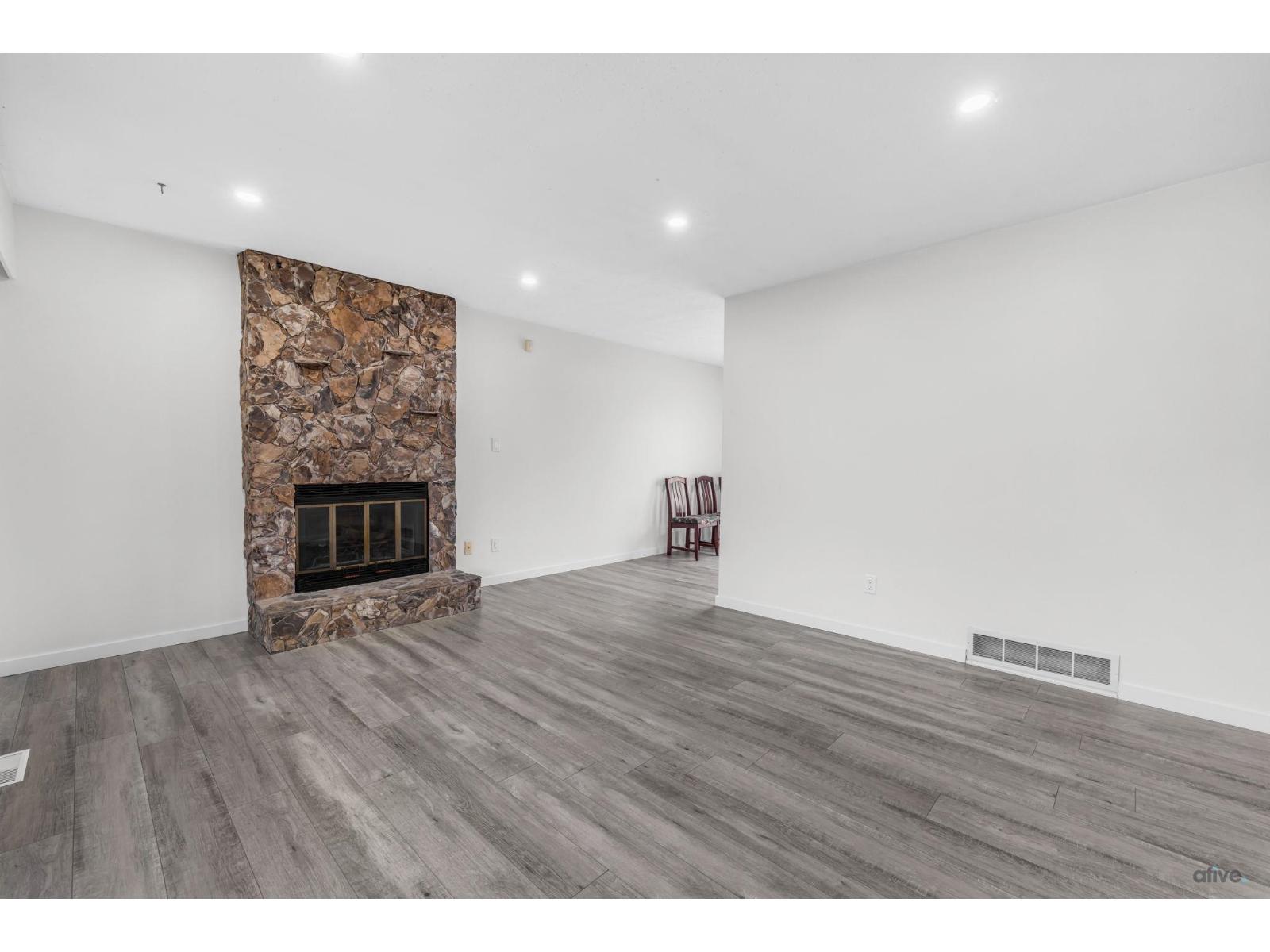 7710 Juniper Street, Mission, British Columbia  V2V 6G1 - Photo 6 - R3038203