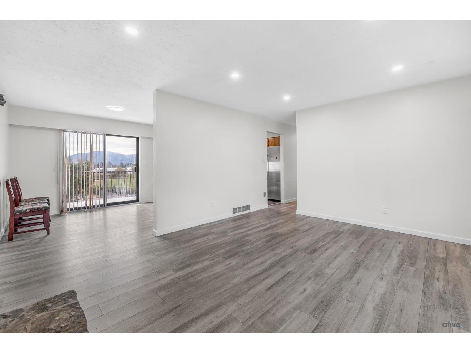7710 Juniper Street, Mission, British Columbia  V2V 6G1 - Photo 7 - R3038203