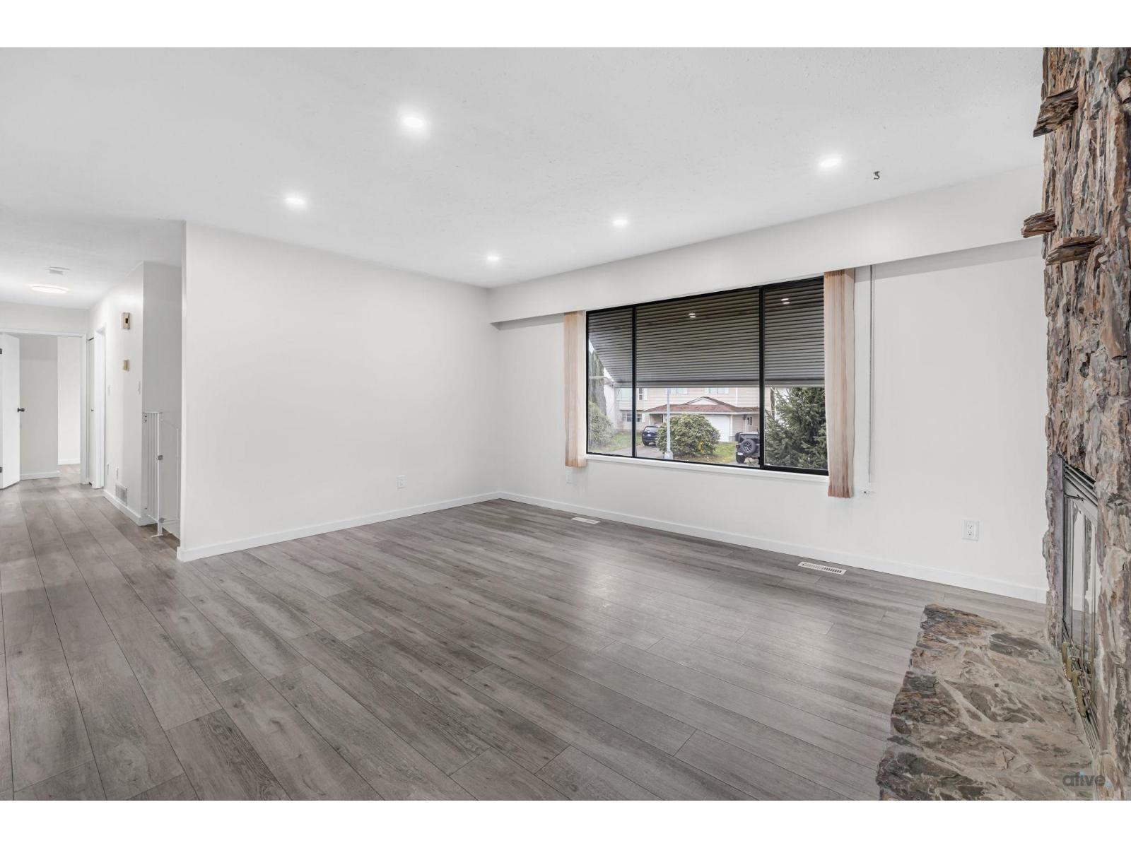 7710 Juniper Street, Mission, British Columbia  V2V 6G1 - Photo 8 - R3038203