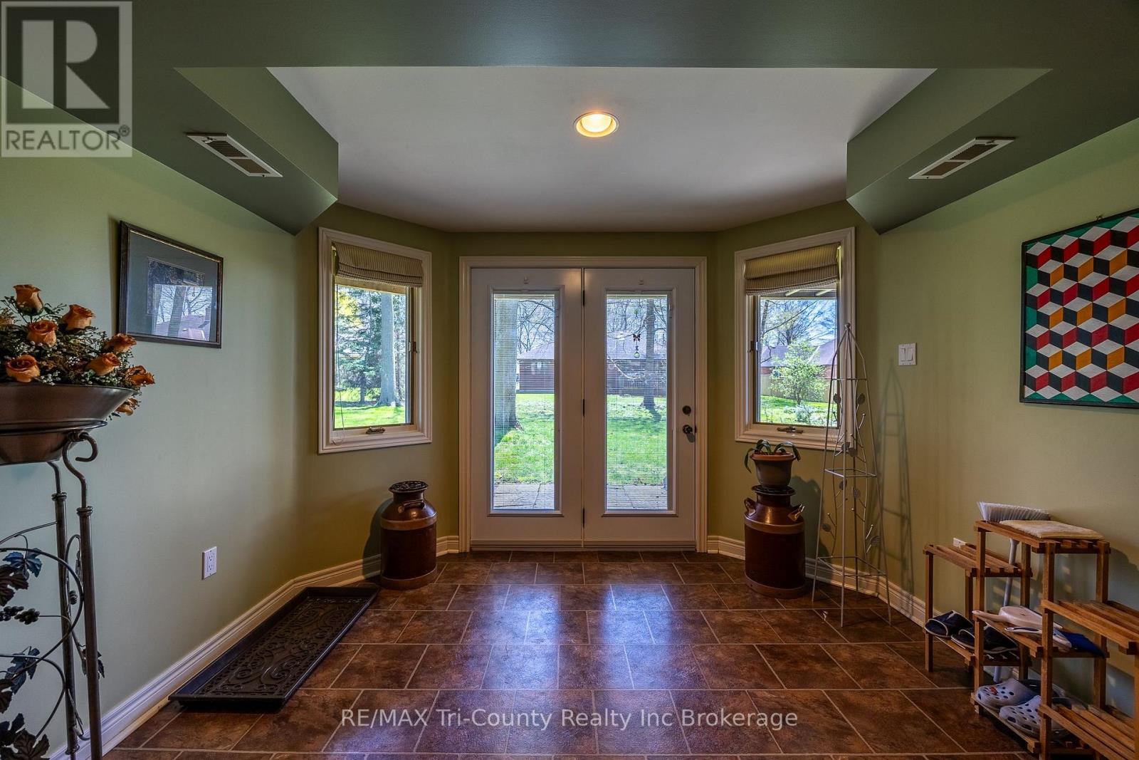 11 Woodside Drive, Tillsonburg, Ontario  N4G 5P9 - Photo 11 - X12352424