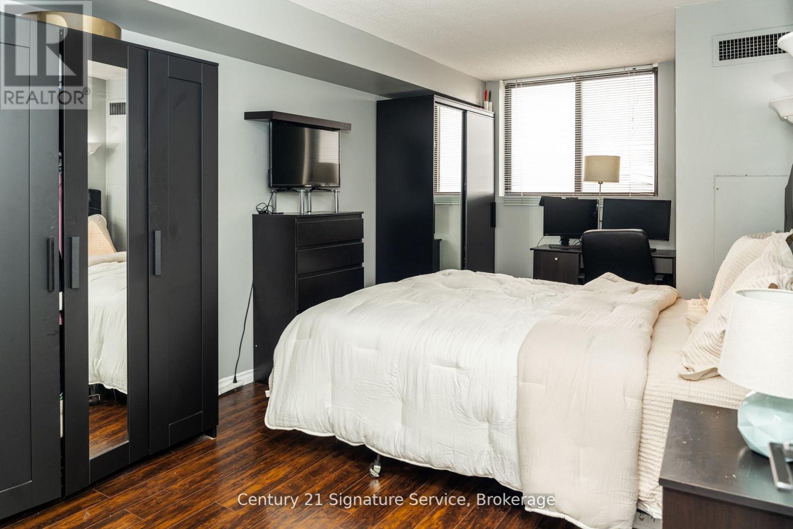 504 - 25 Agnes Street, Mississauga, Ontario L5B 3X7 - Photo 12 - W12352620