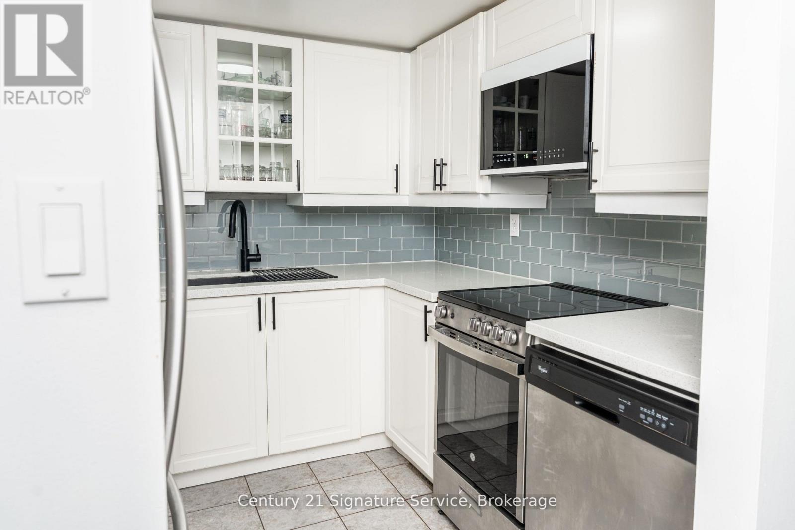 504 - 25 Agnes Street, Mississauga, Ontario L5B 3X7 - Photo 4 - W12352620