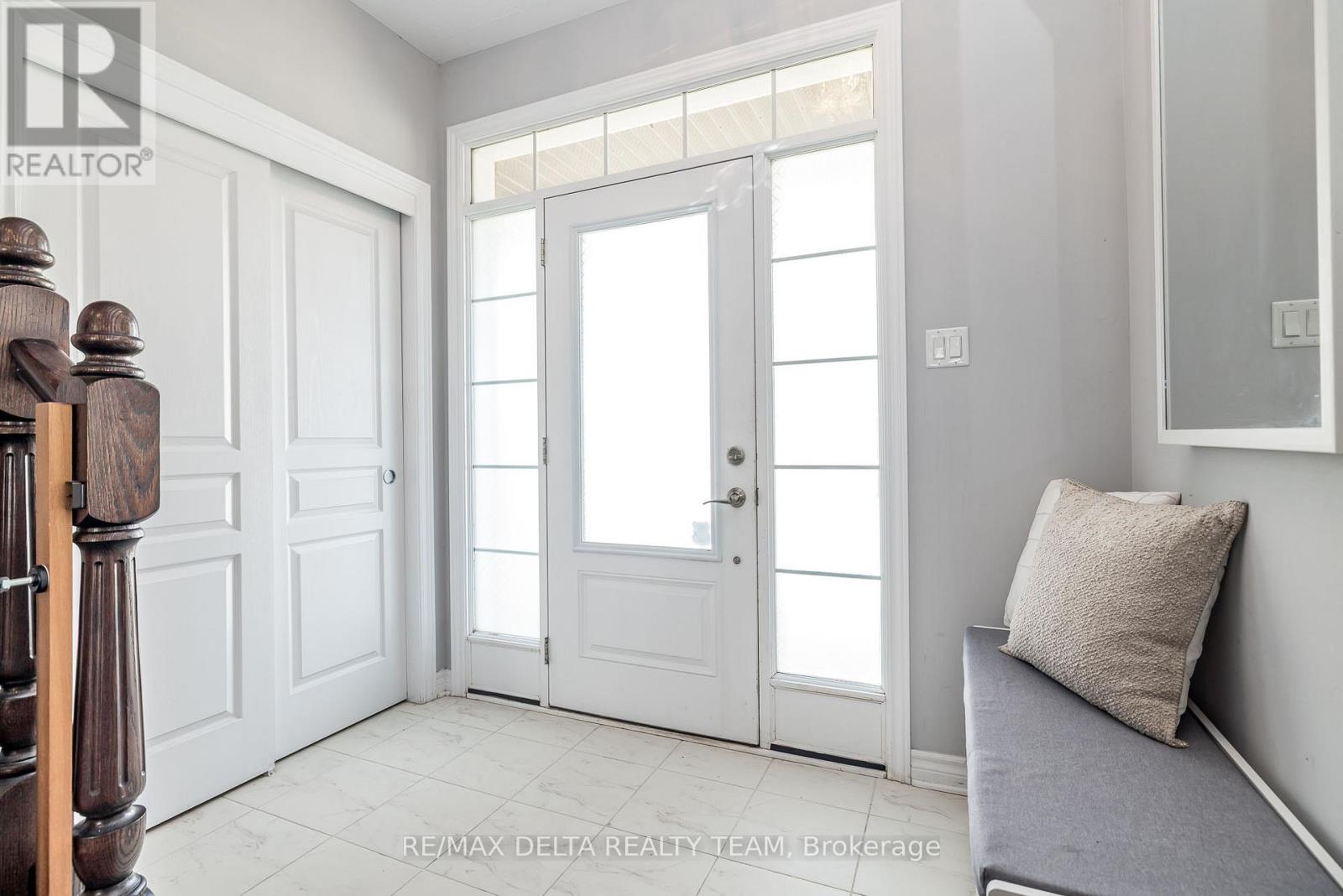 218 Enclave Walk, Ottawa, Ontario  K1W 0J4 - Photo 2 - X12352828
