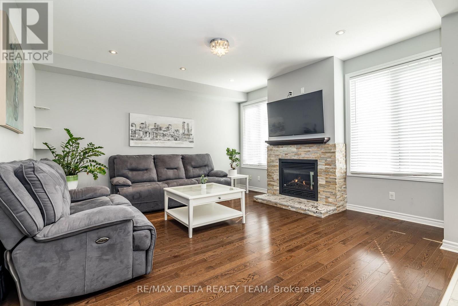 218 Enclave Walk, Ottawa, Ontario  K1W 0J4 - Photo 3 - X12352828