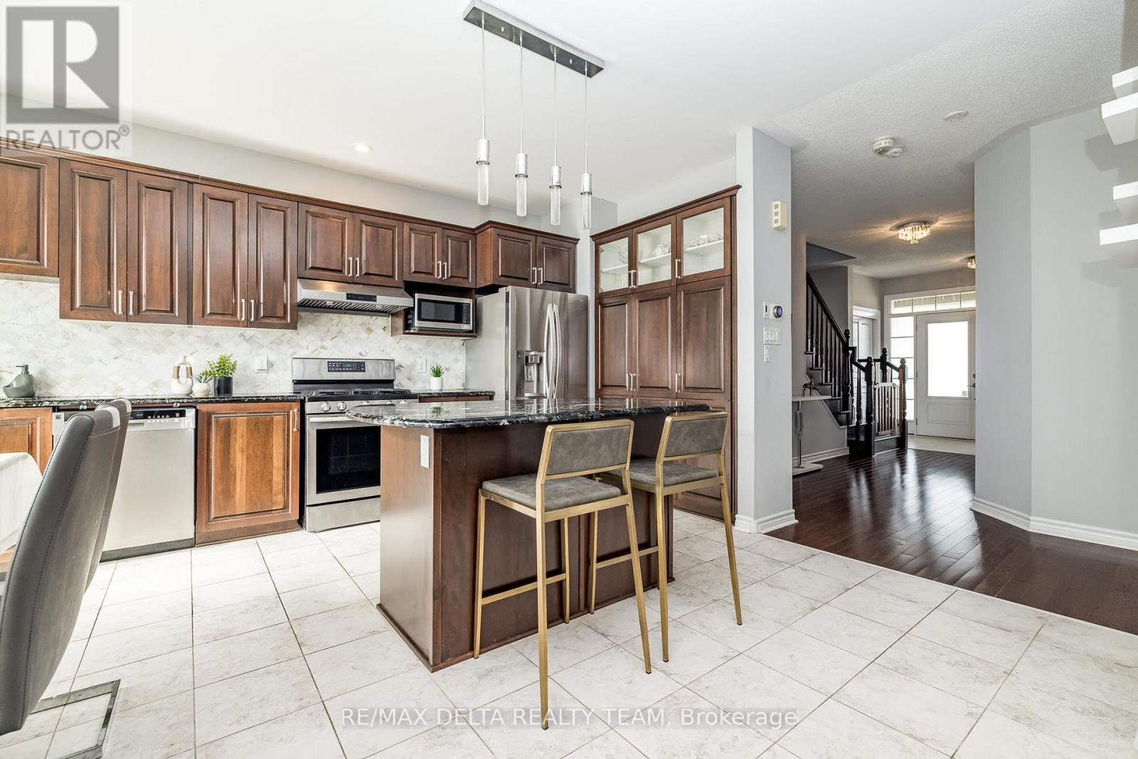 218 Enclave Walk, Ottawa, Ontario  K1W 0J4 - Photo 5 - X12352828