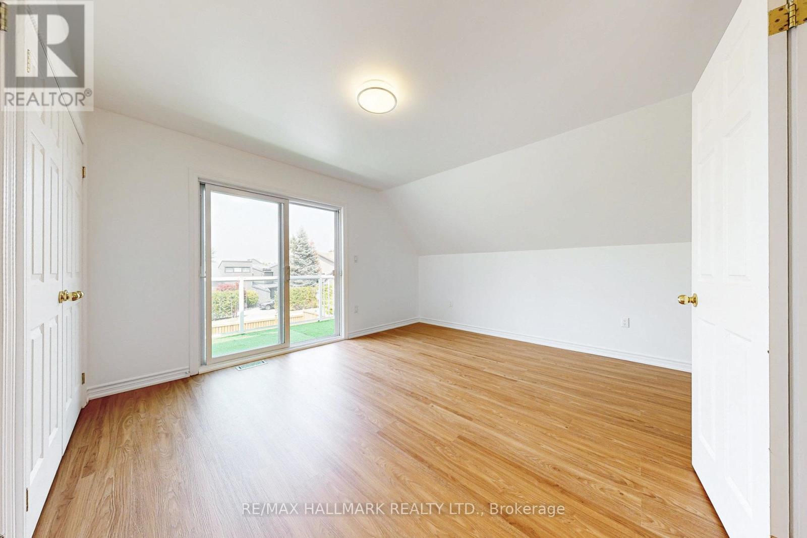 941 Lake Drive N, Georgina, Ontario  L4P 3E9 - Photo 14 - N12352665