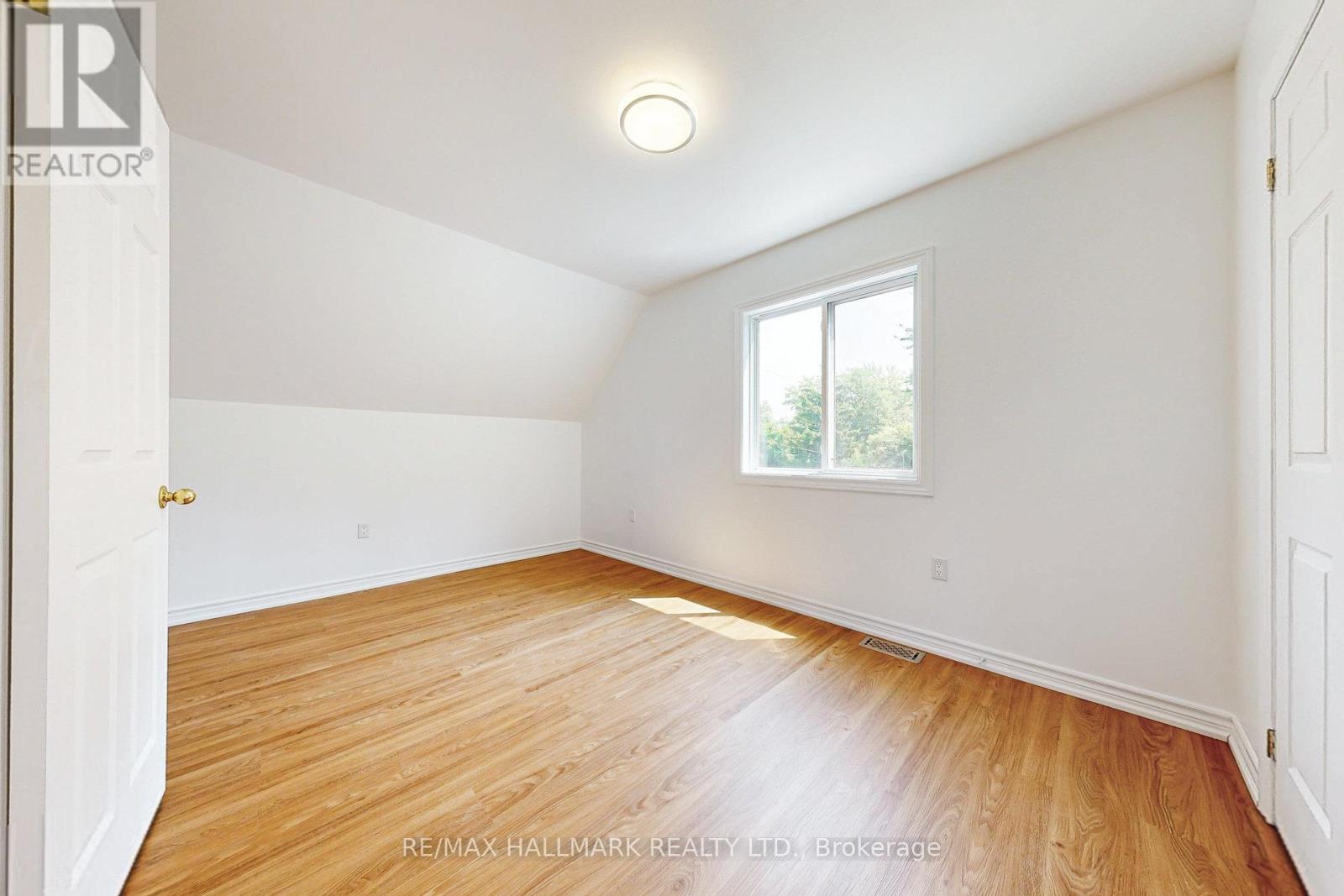 941 Lake Drive N, Georgina, Ontario  L4P 3E9 - Photo 20 - N12352665