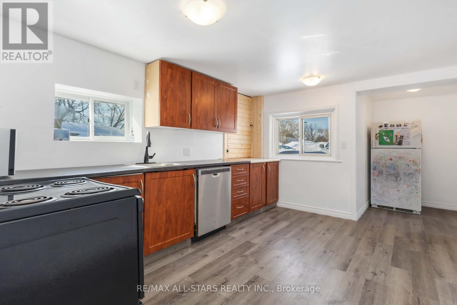 67 Murray Street, Kawartha Lakes, Ontario  K0M 1N0 - Photo 12 - X12352769