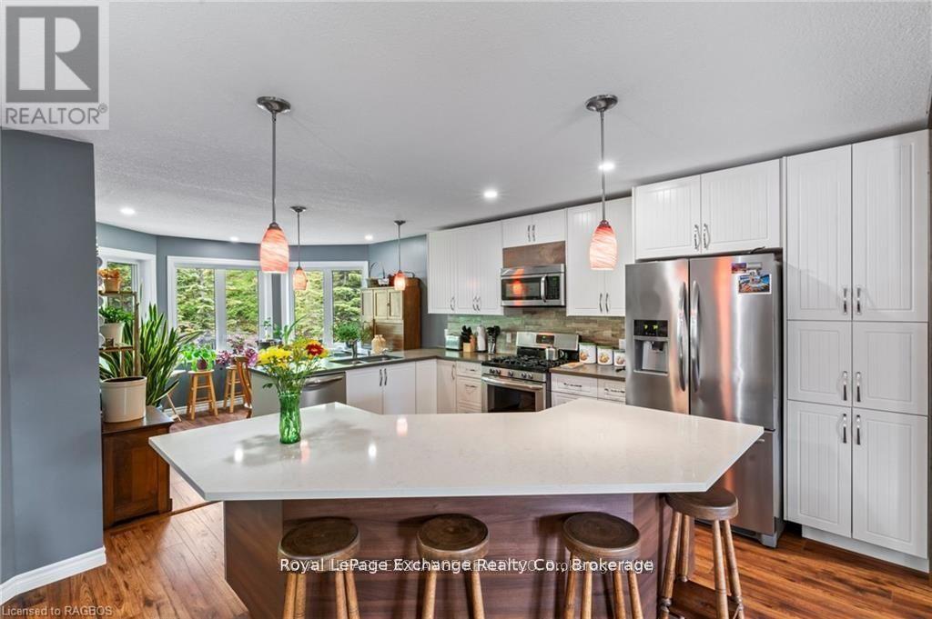 615 Cayuga Crescent, Huron-Kinloss, Ontario N2Z 2X3 - Photo 11 - X12352726