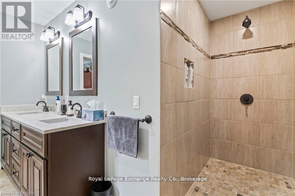 615 Cayuga Crescent, Huron-Kinloss, Ontario N2Z 2X3 - Photo 17 - X12352726