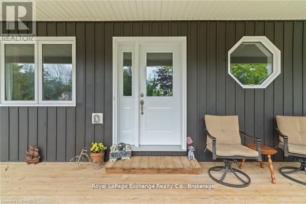 615 Cayuga Crescent, Huron-Kinloss, Ontario N2Z 2X3 - Photo 3 - X12352726