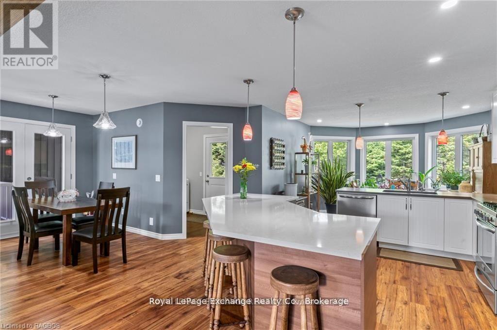 615 Cayuga Crescent, Huron-Kinloss, Ontario N2Z 2X3 - Photo 4 - X12352726