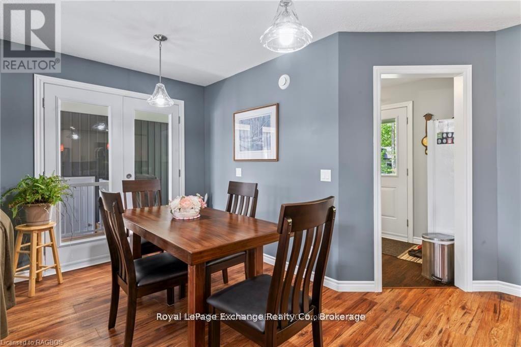 615 Cayuga Crescent, Huron-Kinloss, Ontario N2Z 2X3 - Photo 5 - X12352726