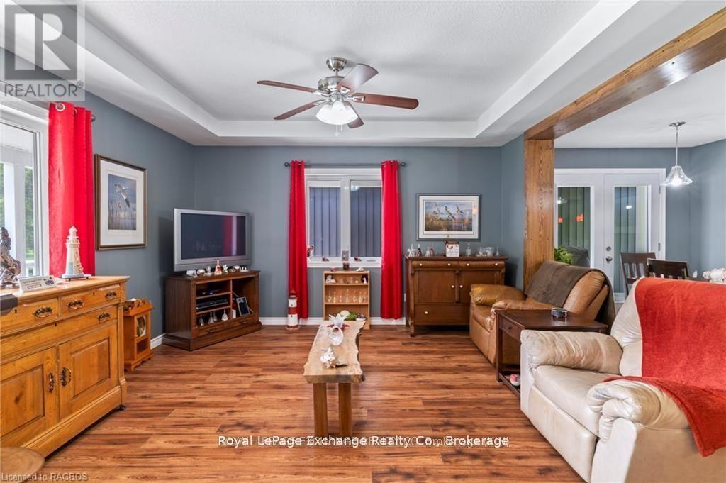 615 Cayuga Crescent, Huron-Kinloss, Ontario N2Z 2X3 - Photo 6 - X12352726