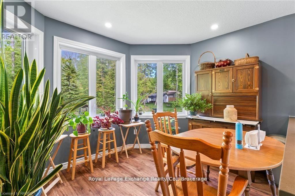 615 Cayuga Crescent, Huron-Kinloss, Ontario N2Z 2X3 - Photo 8 - X12352726