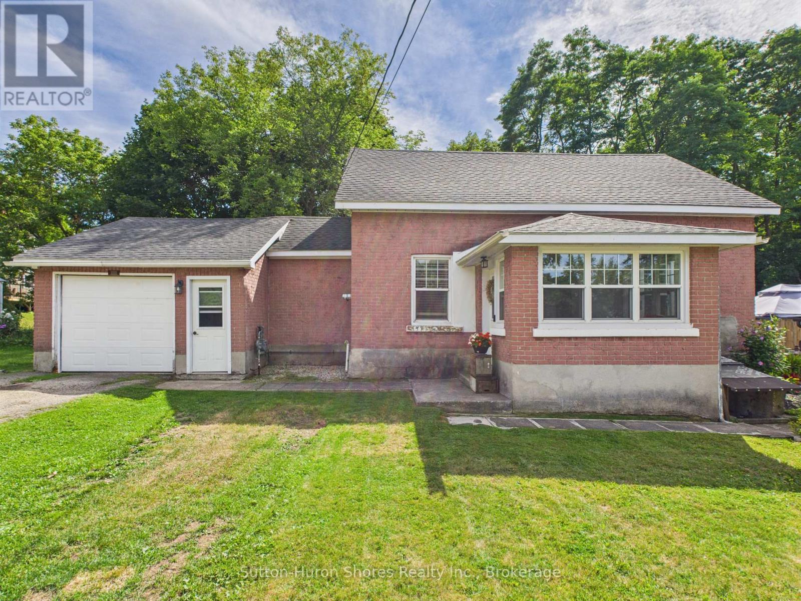 24 Market Street, Arran-Elderslie, Ontario N0H 2N0 - Photo 1 - X12352772