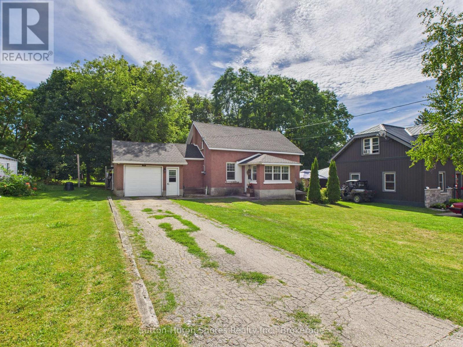 24 Market Street, Arran-Elderslie, Ontario N0H 2N0 - Photo 3 - X12352772