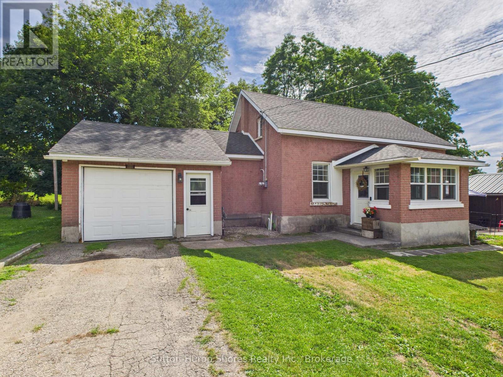 24 Market Street, Arran-Elderslie, Ontario N0H 2N0 - Photo 4 - X12352772