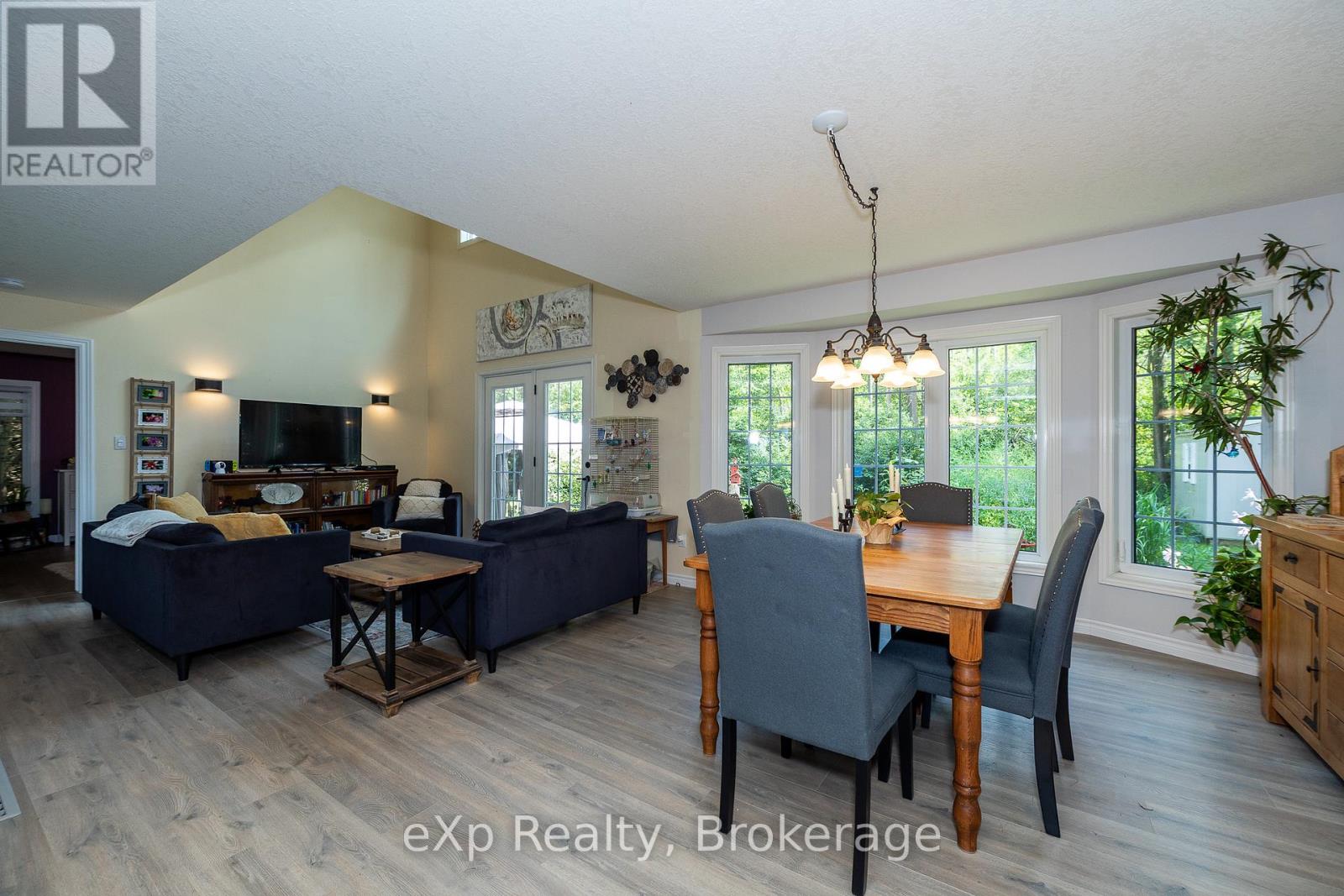 126 Wilson Drive, Georgian Bluffs, Ontario  N0H 2T0 - Photo 17 - X12352782