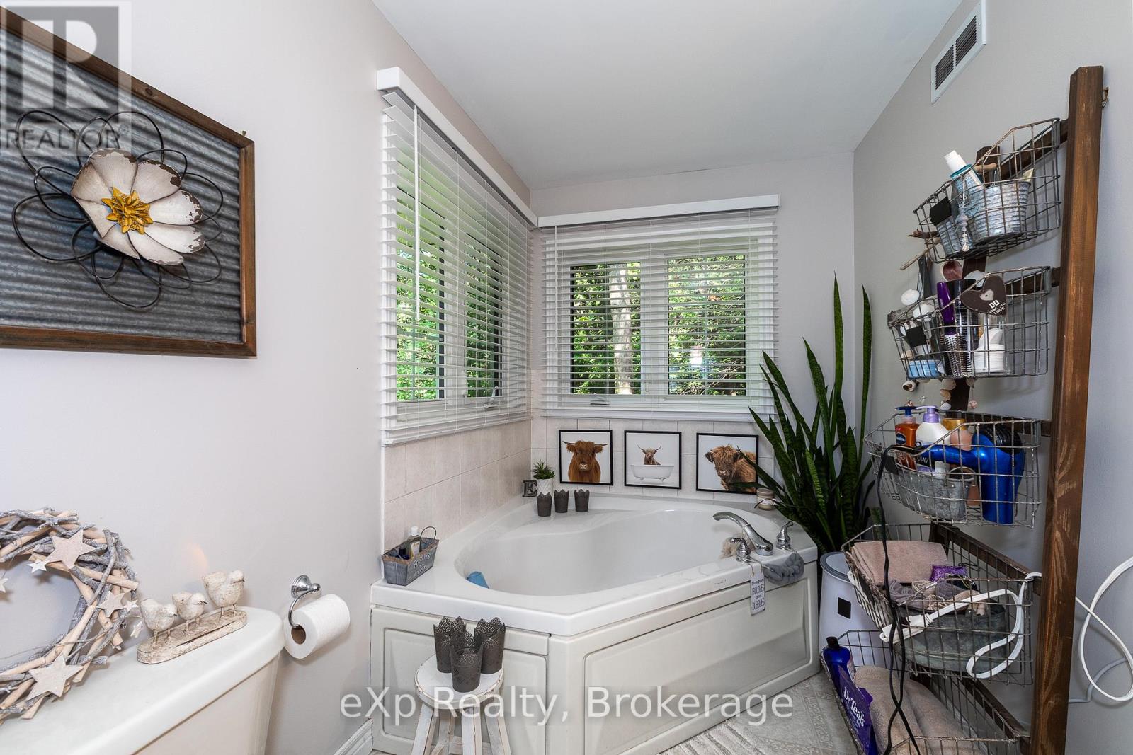 126 Wilson Drive, Georgian Bluffs, Ontario  N0H 2T0 - Photo 24 - X12352782