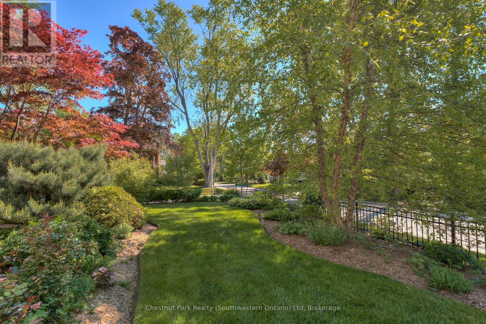 26 Lemon Street, Guelph, Ontario N1E 2G9 - Photo 10 - X12352787