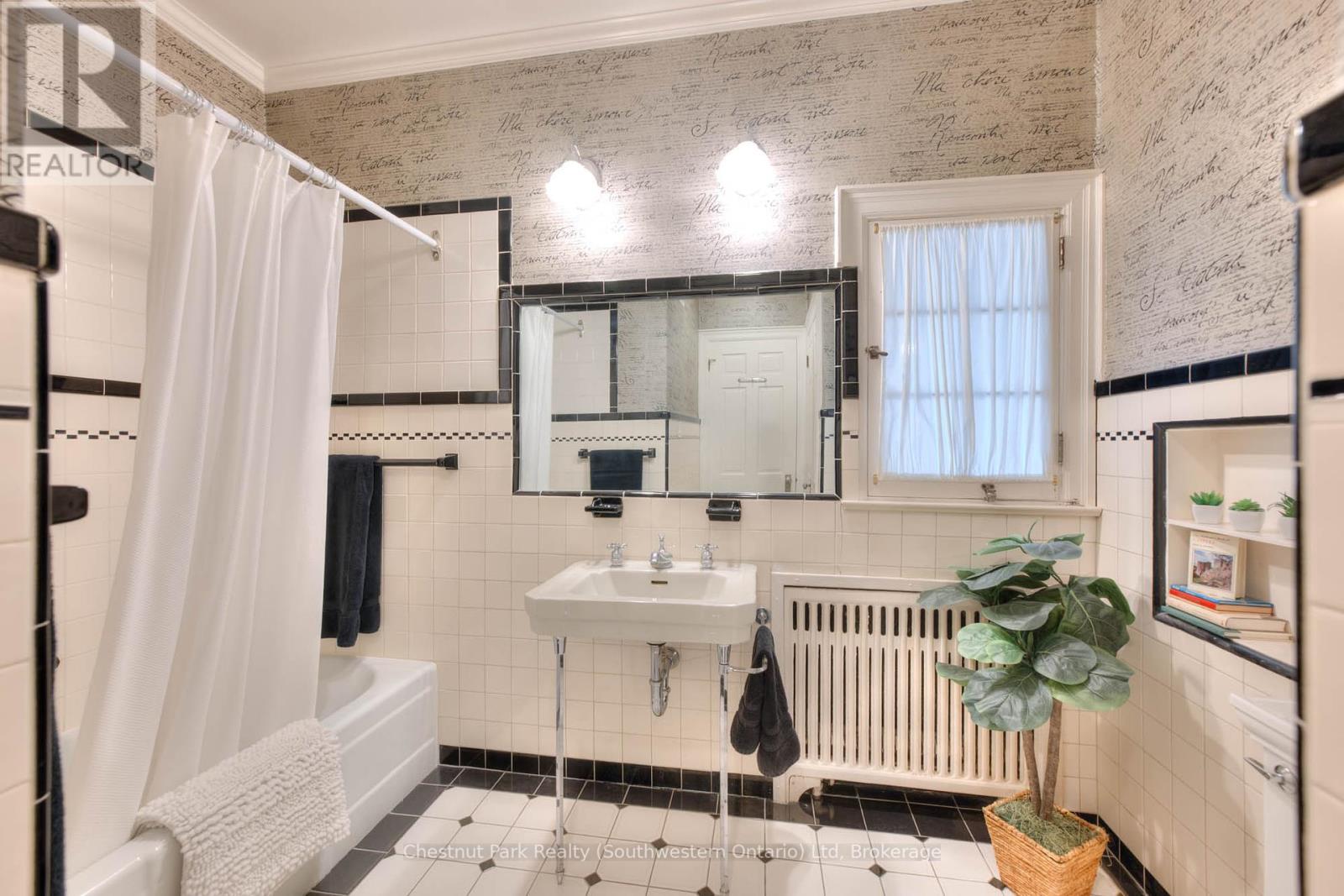 26 Lemon Street, Guelph, Ontario N1E 2G9 - Photo 27 - X12352787