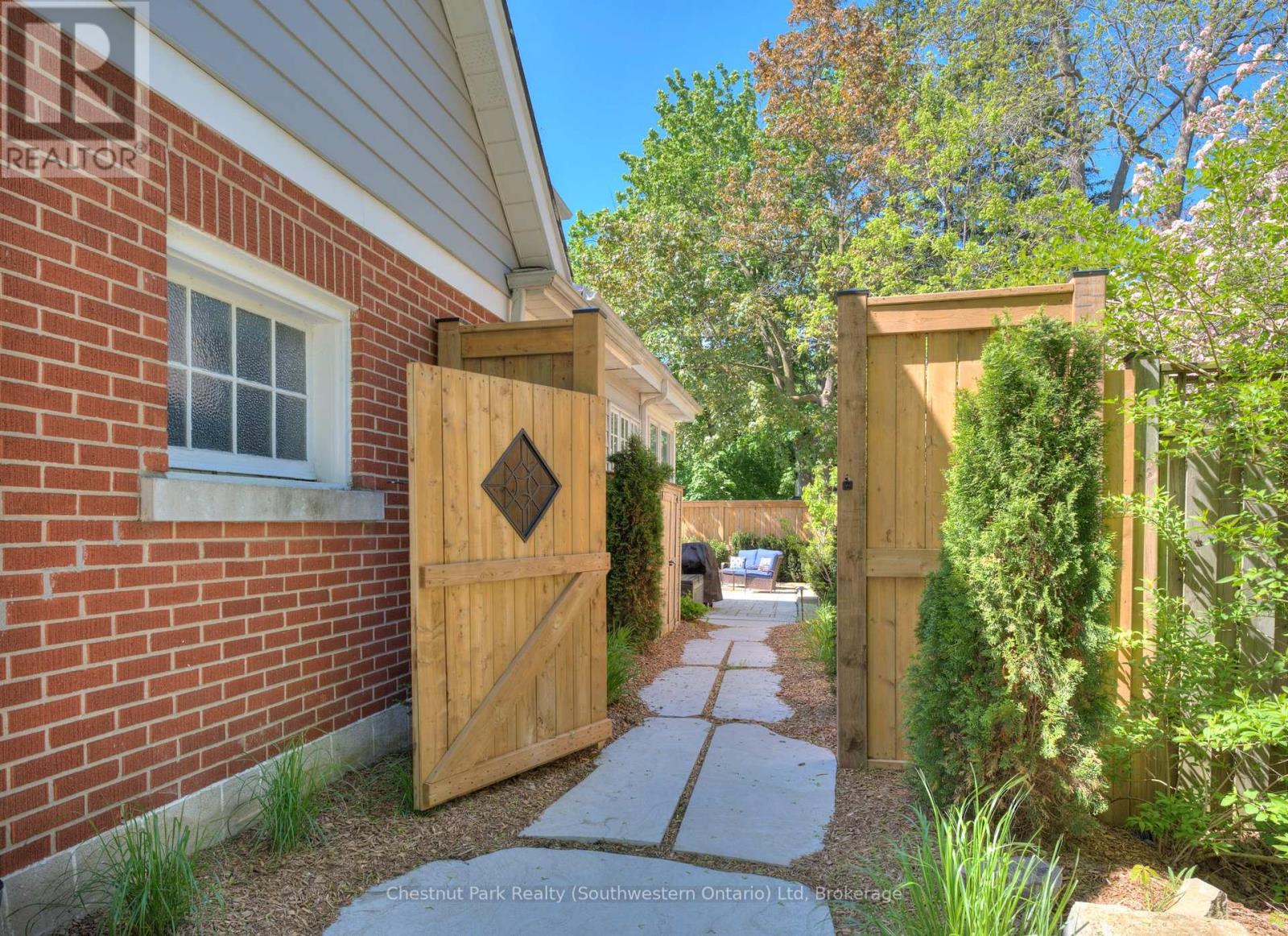 26 Lemon Street, Guelph, Ontario N1E 2G9 - Photo 7 - X12352787