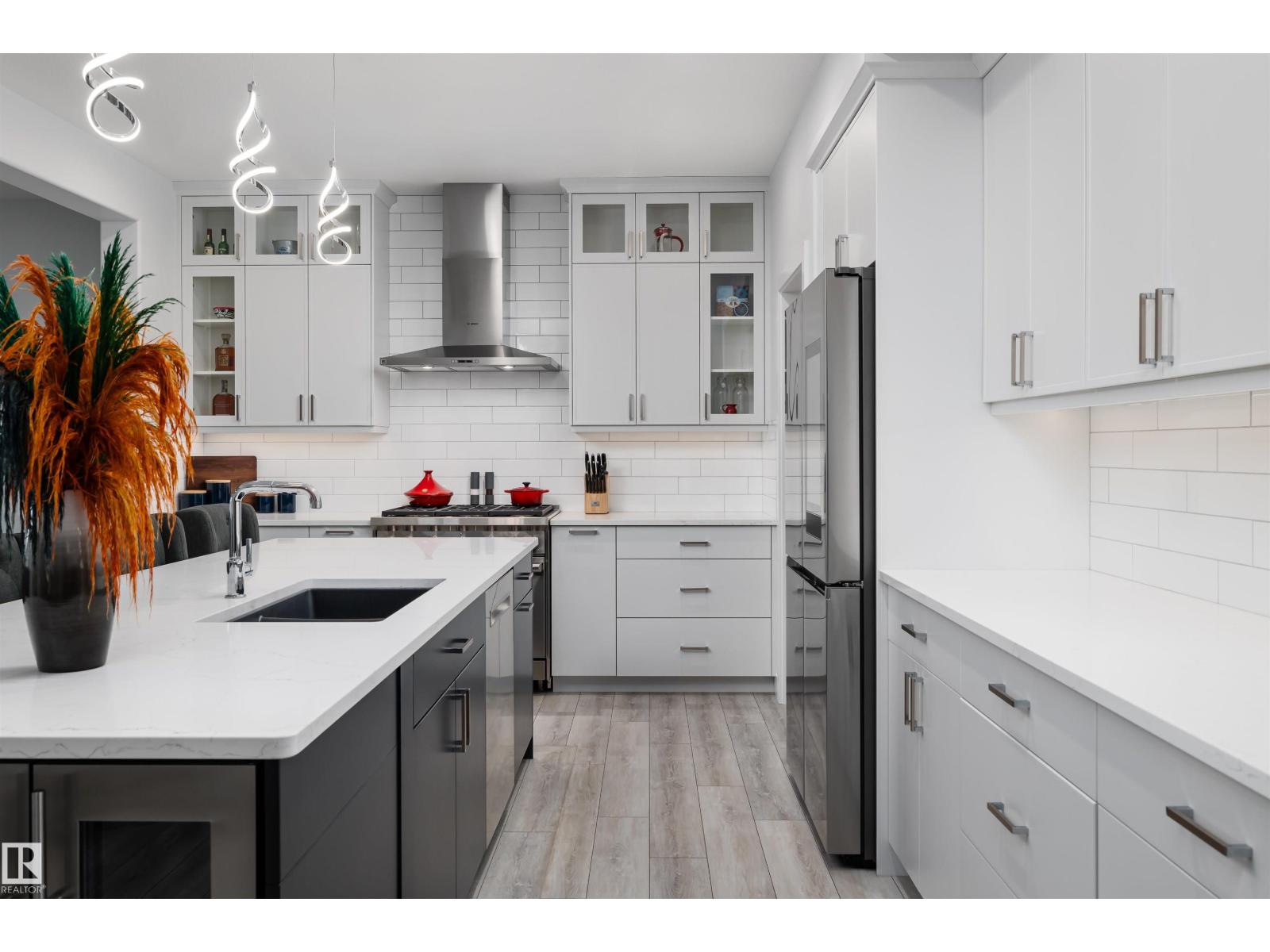 Property at 1562 HOWES PL SW image 3