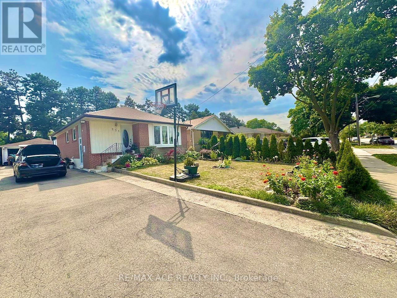 BSMT - 251 TAYSHAM CRESCENT, Toronto, Ontario