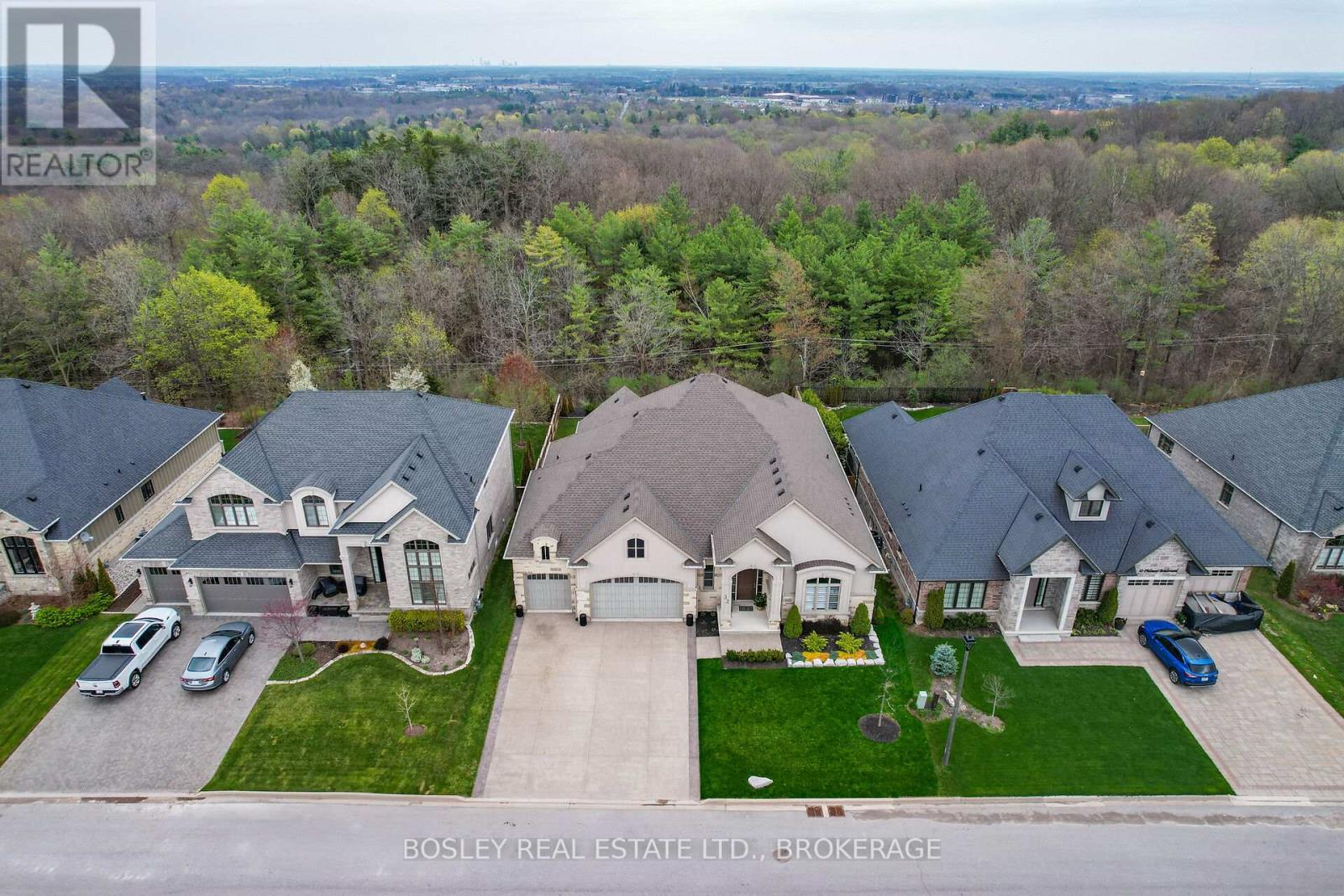 32 Philmori Boulevard, Pelham, Ontario  L0S 1E5 - Photo 41 - X12347166
