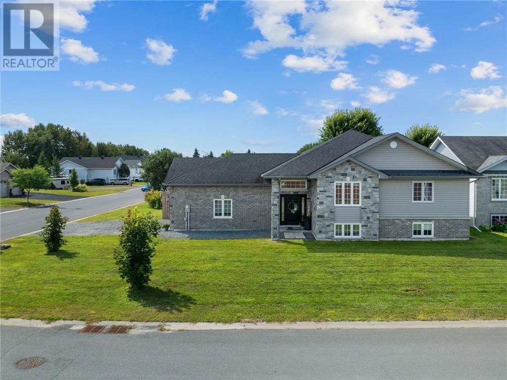 3668 Keith Avenue, Chelmsford, Ontario  P0M 1L0 - Photo 2 - 2124193