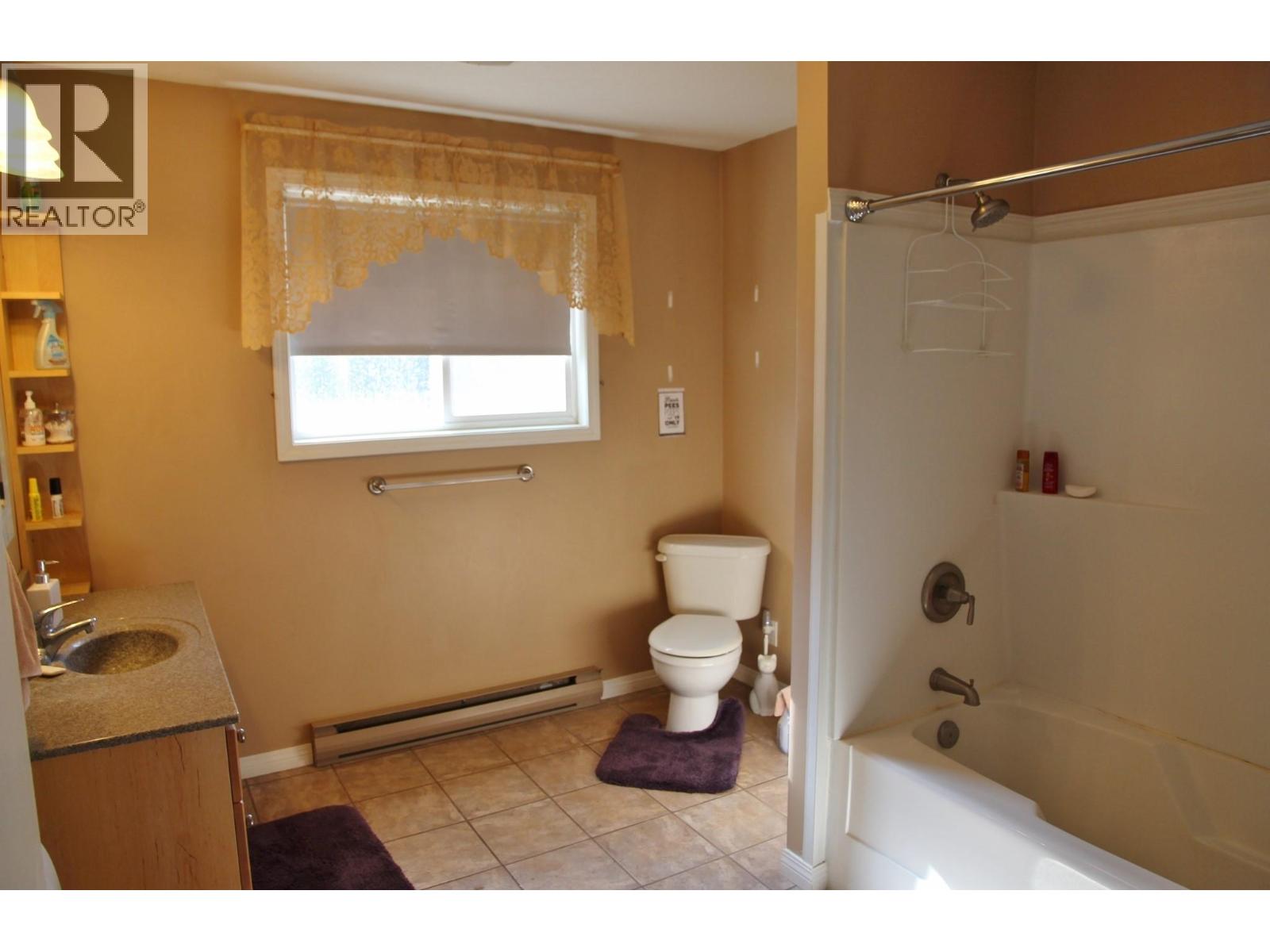 5440 41 Highway, Grand Forks, British Columbia  V0H 1H5 - Photo 6 - 10351314