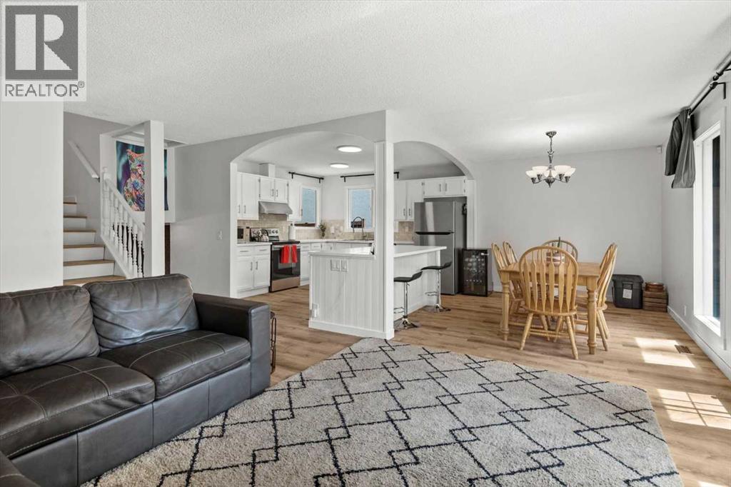 40 Bergen Place Nw, Calgary, Alberta  T3K 1J4 - Photo 7 - A2242161