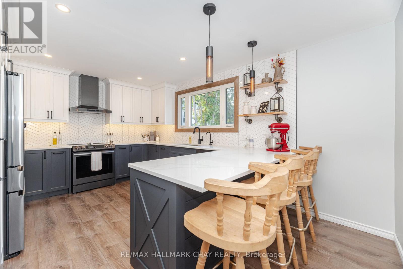 731 Pinegrove Avenue, Innisfil, Ontario  L9S 2K3 - Photo 10 - N12352744