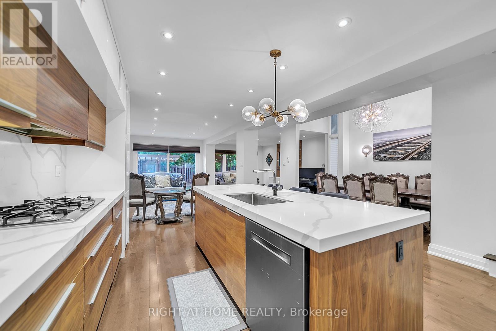 302 Mullen Drive, Vaughan, Ontario  L4J 2P2 - Photo 13 - N12352808