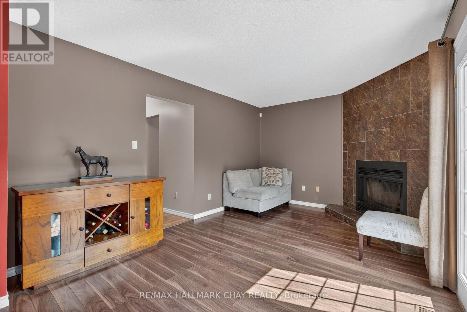 49 Mcdougall Drive, Barrie, Ontario  L4N 7H7 - Photo 12 - S12352784